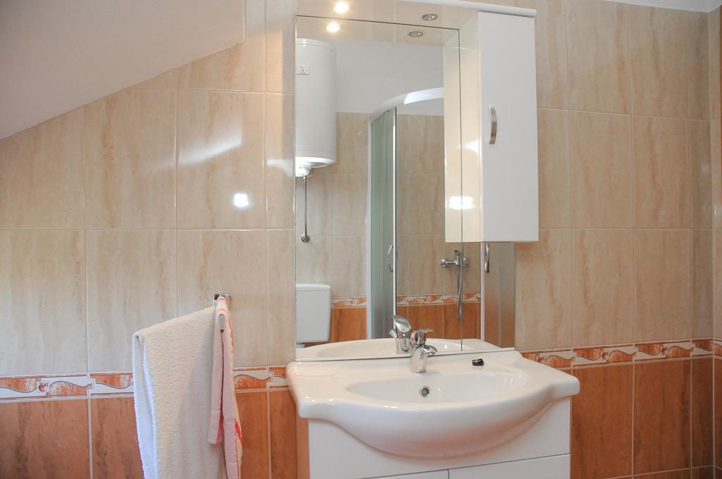 Apartmani Visnjic Sukošan Exterior foto