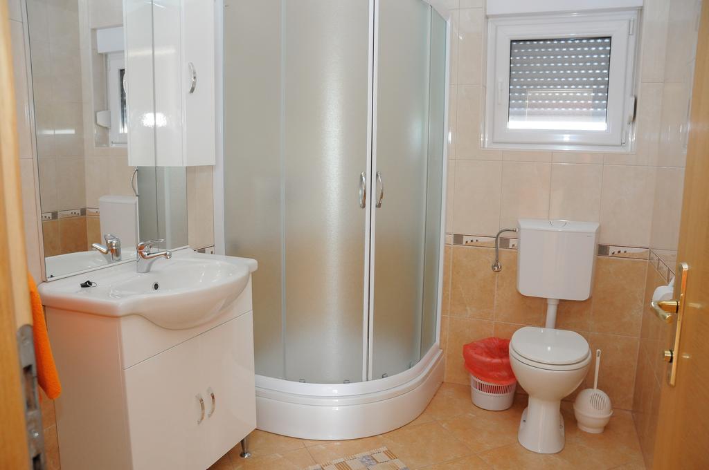 Apartmani Visnjic Sukošan Exterior foto