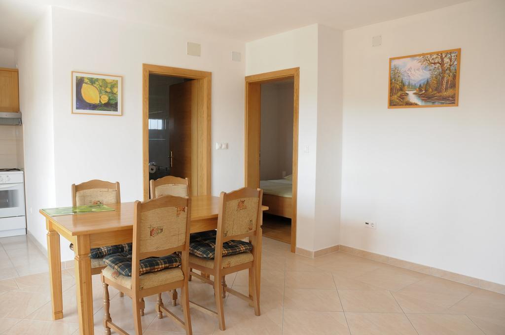 Apartmani Visnjic Sukošan Exterior foto