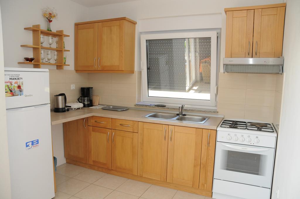 Apartmani Visnjic Sukošan Exterior foto