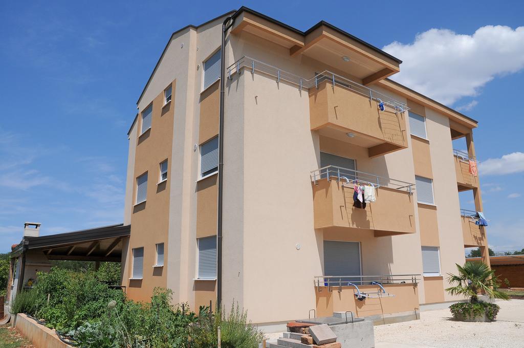Apartmani Visnjic Sukošan Exterior foto