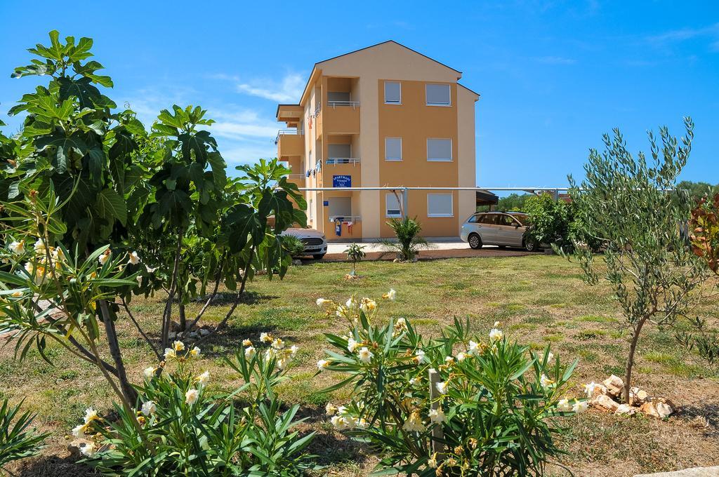 Apartmani Visnjic Sukošan Exterior foto